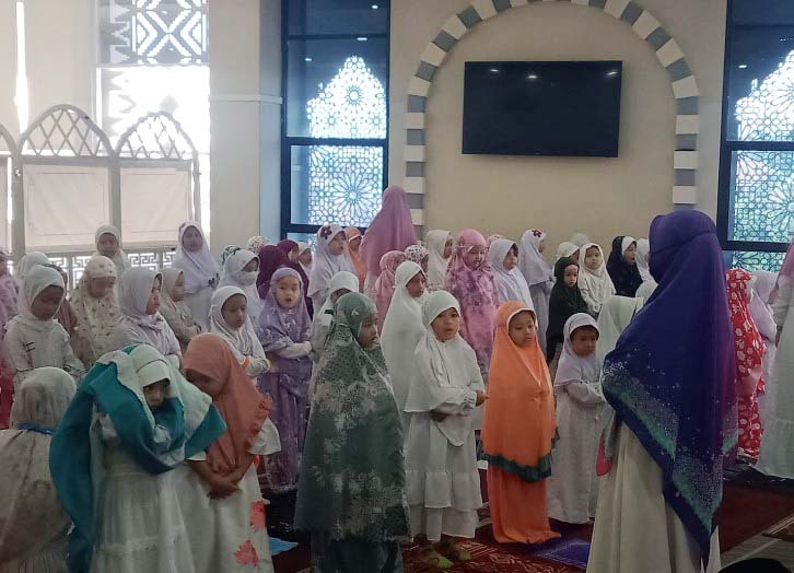Bangun Rasa Kepedulian Sejak Dini, TK Islam Az Zahra Bandar Lampung Gelar Shalat Istisqa’ 3 az zahra